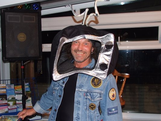 RobTVhat.jpg